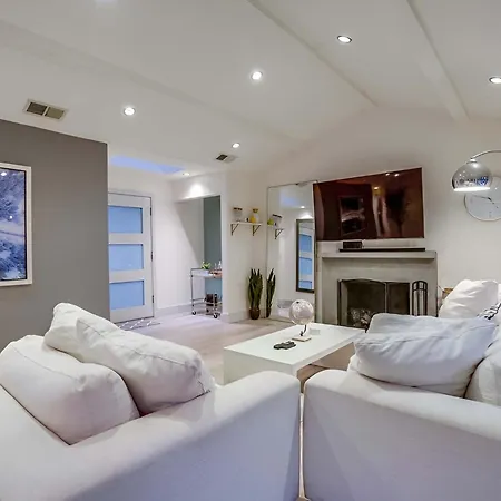 Hollywood Hills Retreat - Private Gym & Steam Room